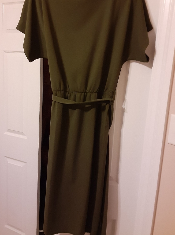 Casual dress w/ front skirt split
